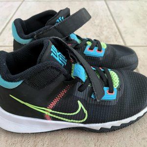 Nike Kyrie Flytrap4 basketball sneakers